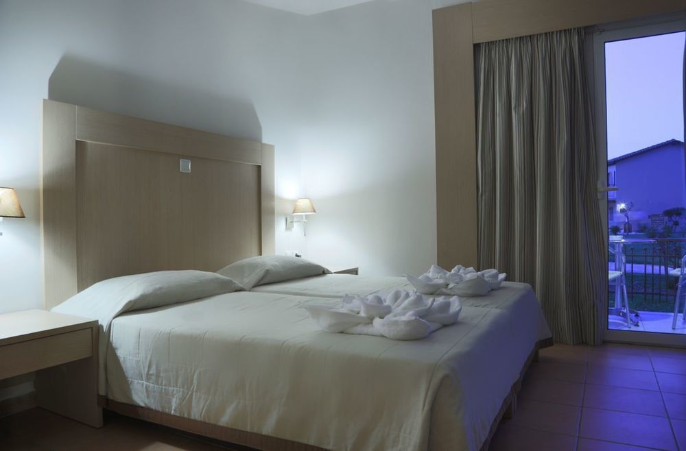 Aquis Marine Resort Тигаки Экстерьер фото
