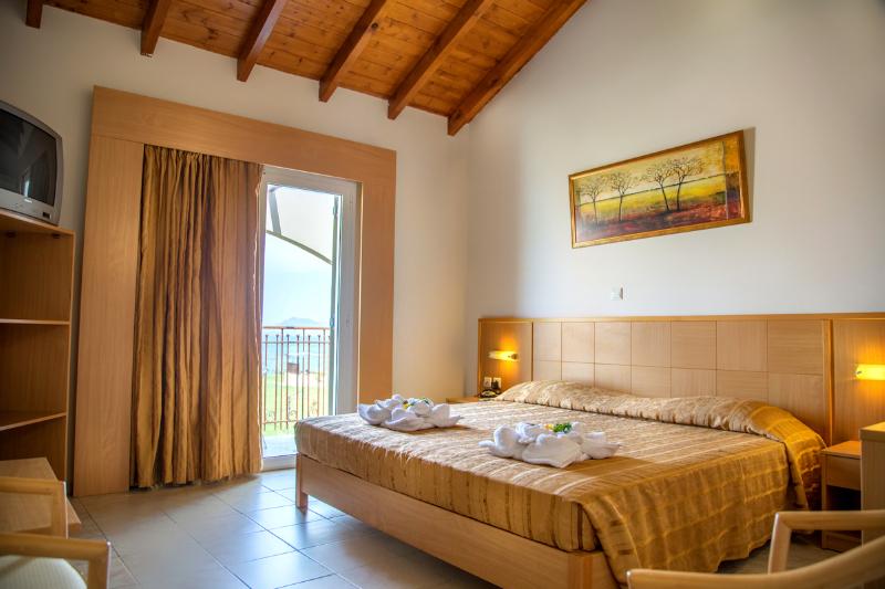 Aquis Marine Resort Тигаки Экстерьер фото