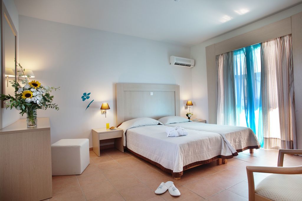 Aquis Marine Resort Тигаки Экстерьер фото