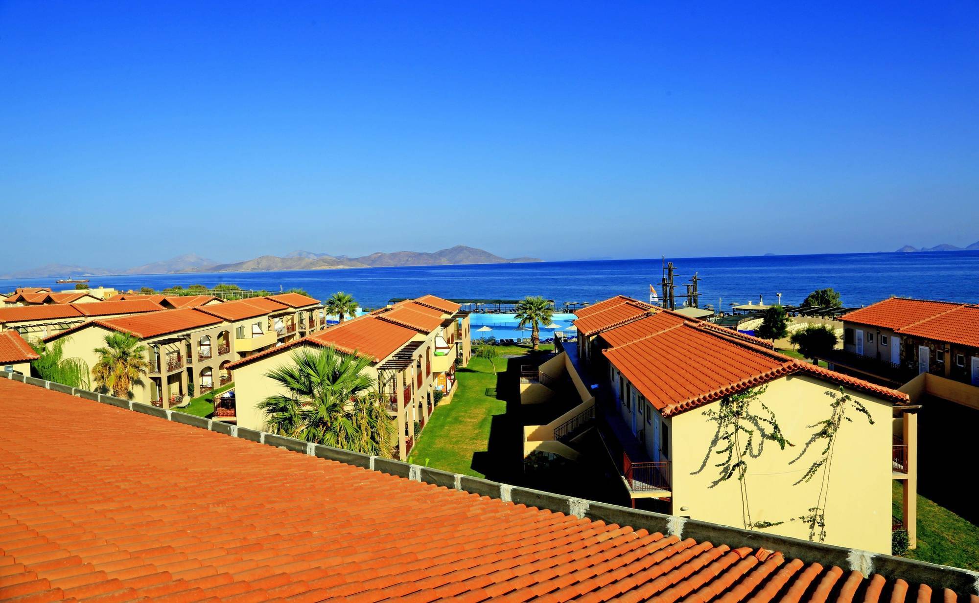 Aquis Marine Resort Тигаки Экстерьер фото